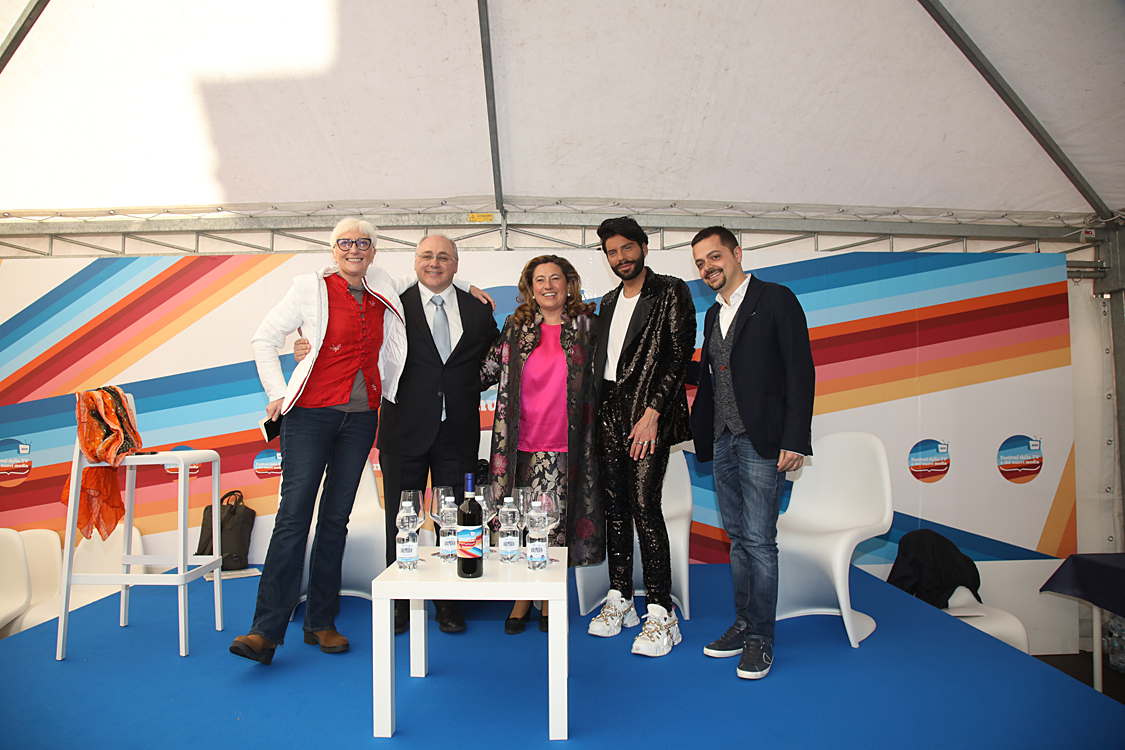 Festival della TV e dei Nuovi Media 2019_241.jpg - Real Time, la Tv delle meraviglie Un  racconto di storie e persone reali con contenuti attuali e uno stile innovativo in costante evoluzione,  ci porta con i suoi protagonisti nel mondo meraviglioso di due programmi divenuti ormai cult:  “Il Castello delle cerimonie” e “Il Salone delle Meraviglie”.Federico Lauri, Imma Polese, Gesualdo Vercio con Alessandra Comazzi.